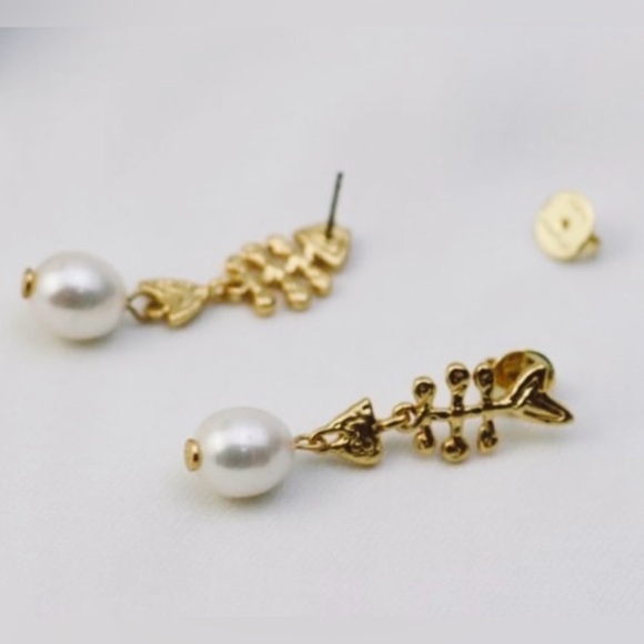 Tory Burch Earrings – On Sale Now with Up to 44% Off  Tory Burch Authentic Exclusive Earrings At Final Prices To Buy Now